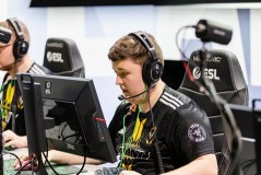 Tricked vs aimclub比分胶着，观众热情高涨